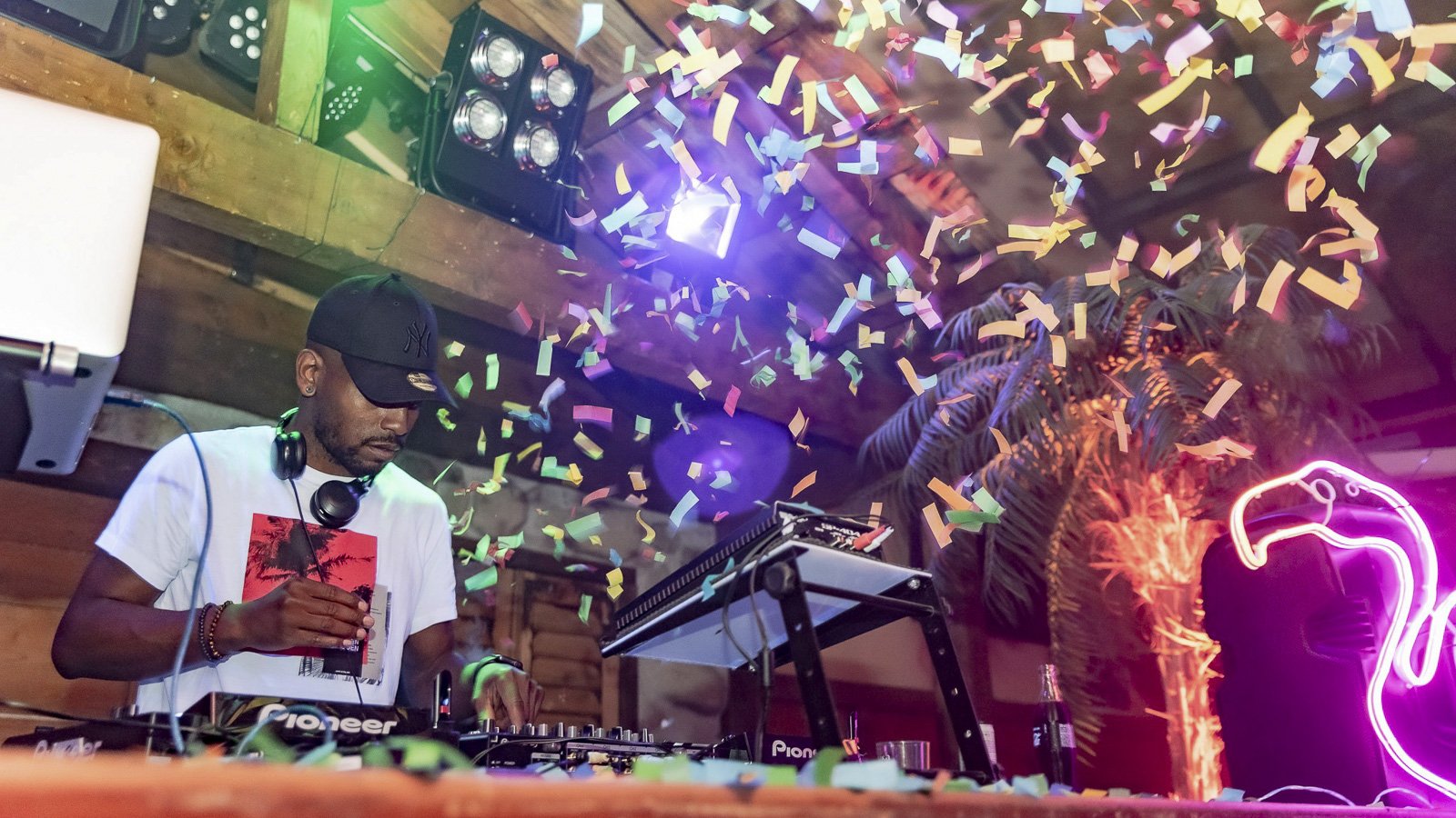 2B Events Party  Loca DJ und Confetti